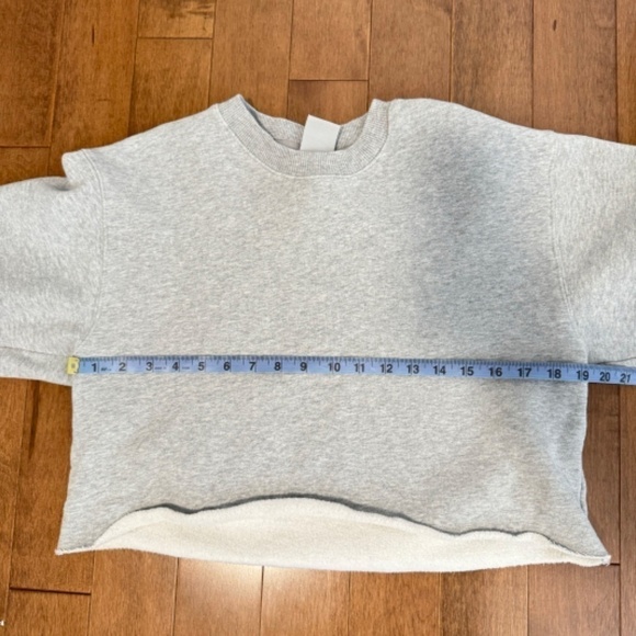 Aritzia Tna Cozy Fleece Perfect Cropped Sweatshirt - Picture 6 of 9